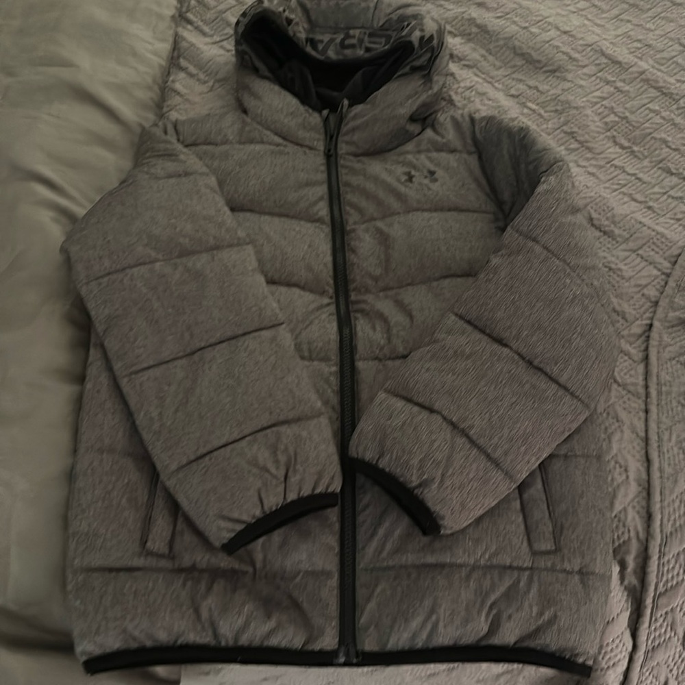 Boys Under Armour puffer coat in like new condition.